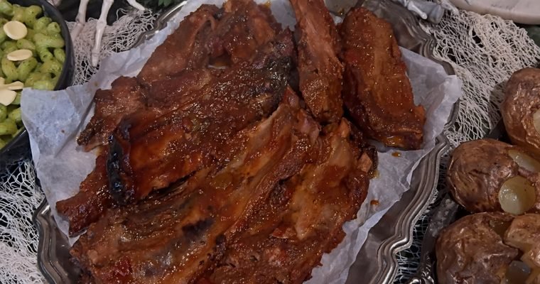 Slow Cooker Saucy Ribs
